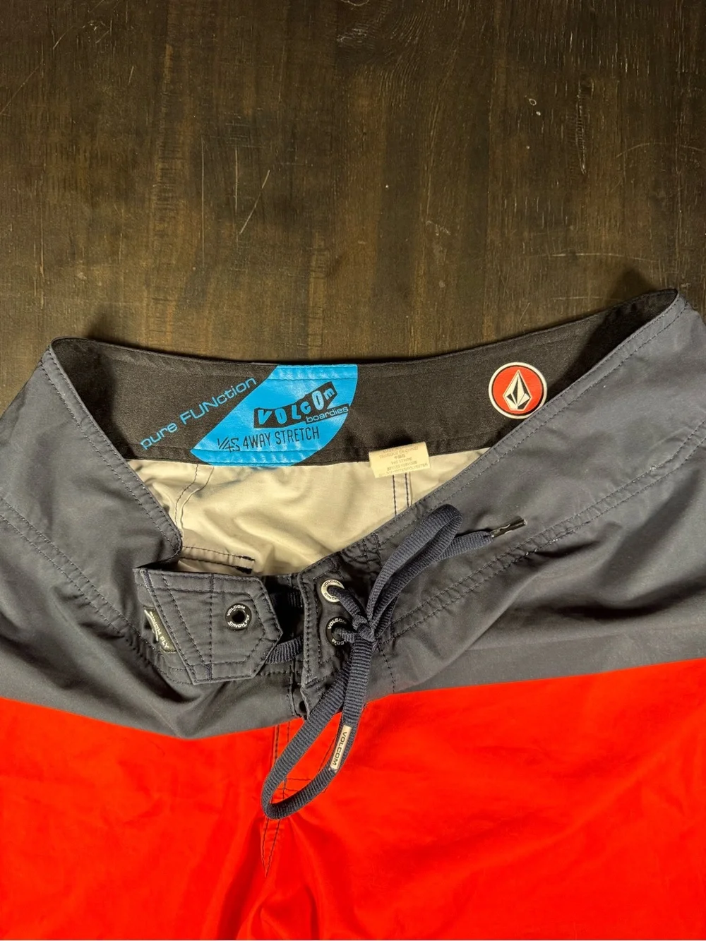 Vintage Volcom Men’s Gray & Red Swim Trunks Size 31